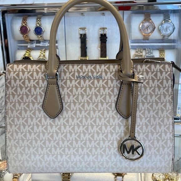 Michael Kors Sheila Medium Ombré Signature Logo Satchel
Husk
NWT - Picture 8 of 16